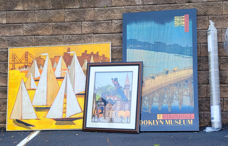 paintings-on-thewall-smket