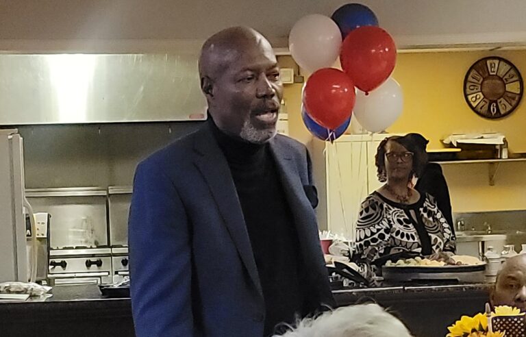 pastorV-talking-with-veterans-min